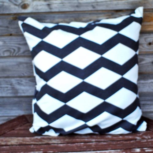 Diivanipadi , must-valge