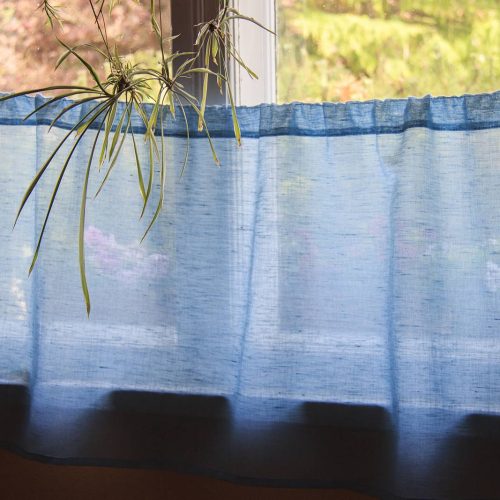 Linane kardin, helesinine.